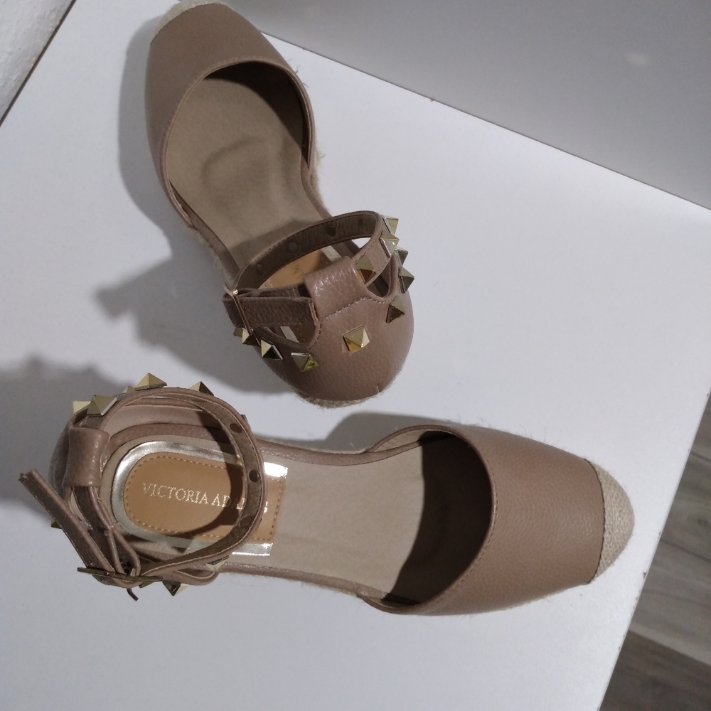 Shoes - Picture 5 of 6